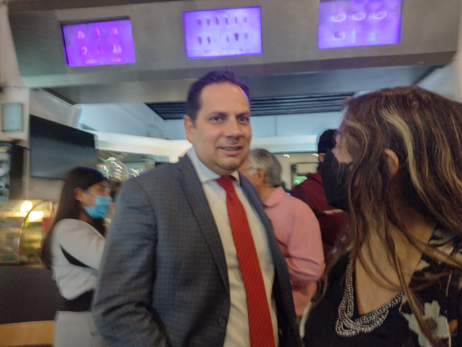 Alejandro Carvajal anuncia que no buscará la dirigencia de MORENA en Puebla