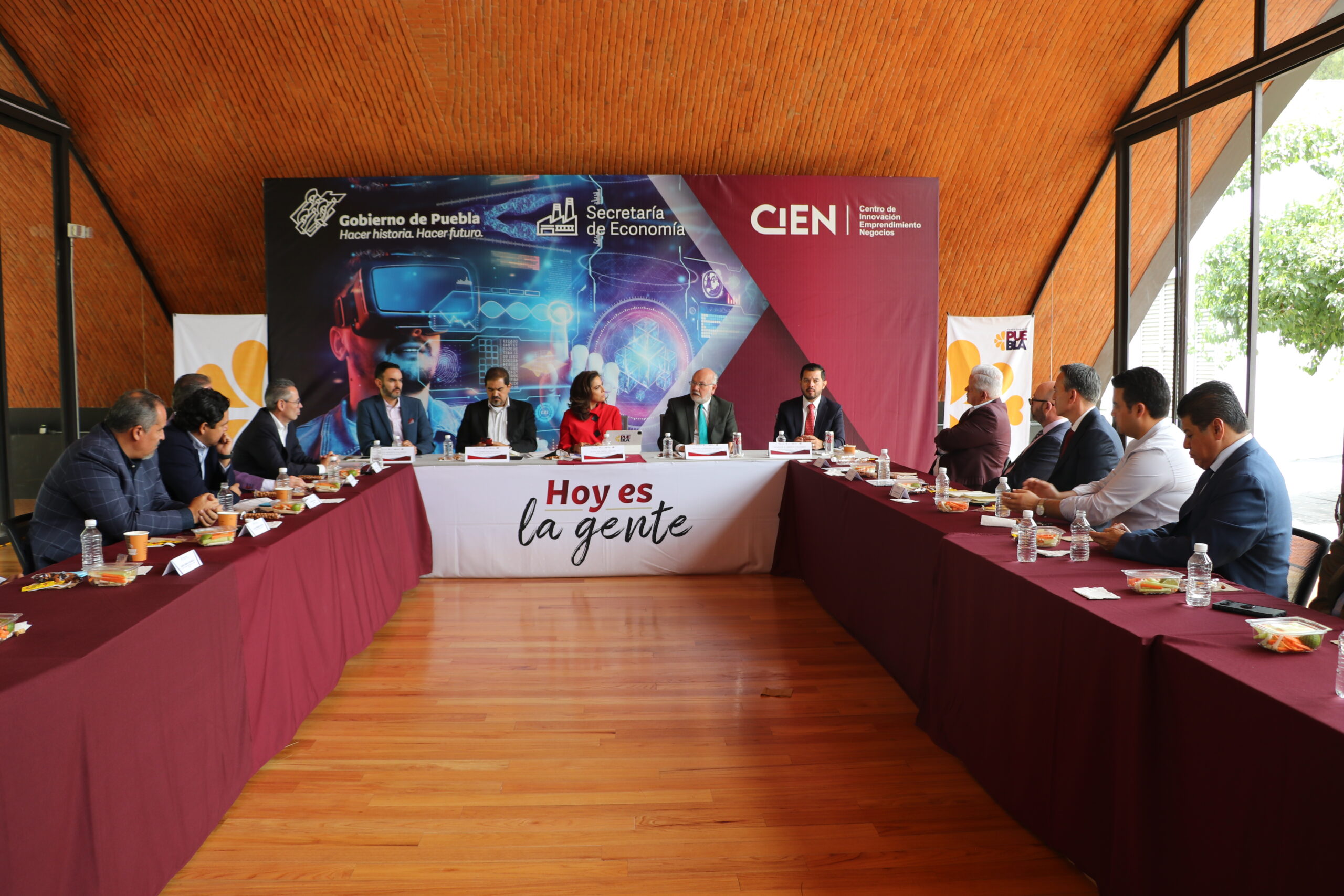 Construyen secretarías de Economía federal y estatal política de desarrollo para Puebla