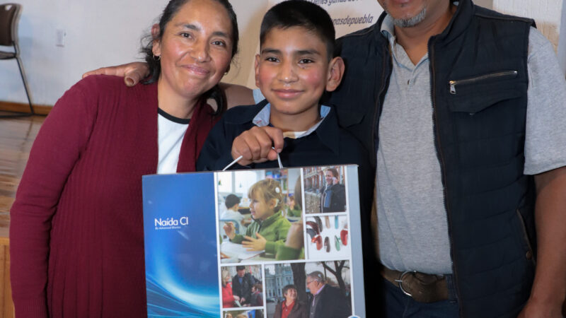 Recibe estudiante procesador de implante coclear, ahora Alonso podrá desarrollarse plenamente en su vida y sus estudios