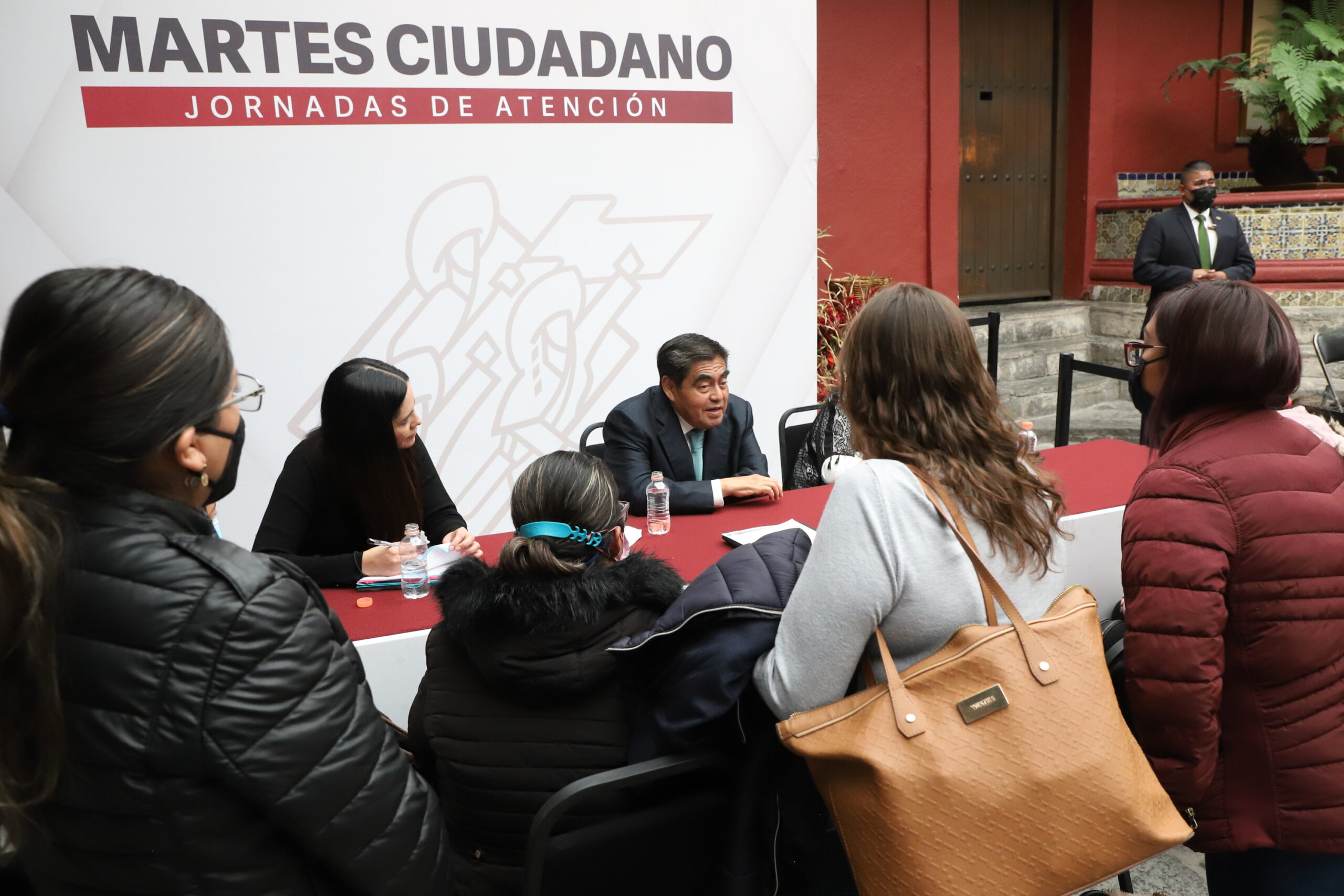 Con Martes Ciudadano Miguel Barbosa Huerta escucha y apoya a población ante necesidades