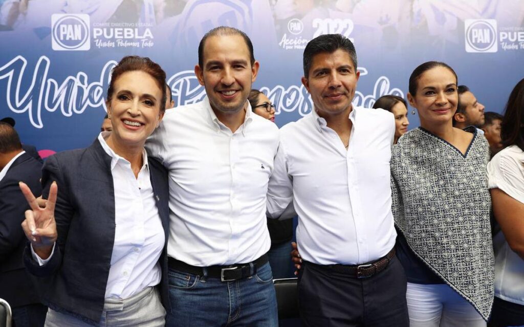 Marko Cortés Mendoza presidente nacional del PAN, Augusta Díaz de Rivera presidenta estatal, el alcalde Eduardo Rivera y Liliana Ortiz