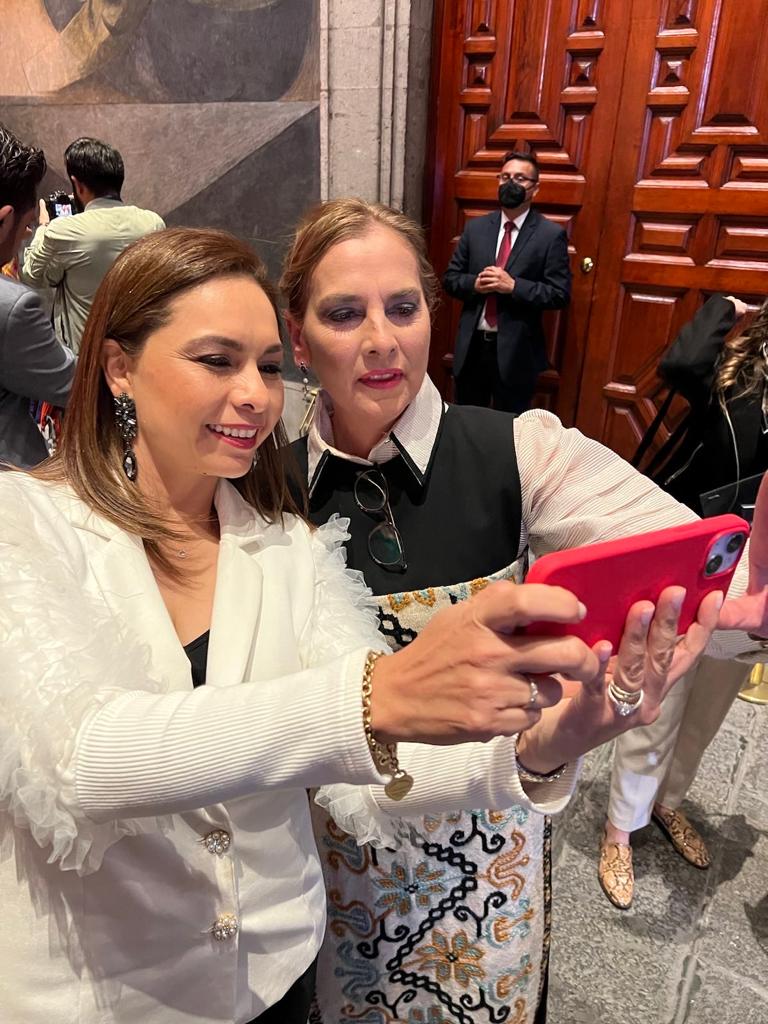 Durante el evento  Gaby Bonilla y Olivia Salomón convivieron con Beatriz Gutiérrez Müller esposa del presidente Andrés Manuel López Obrador 