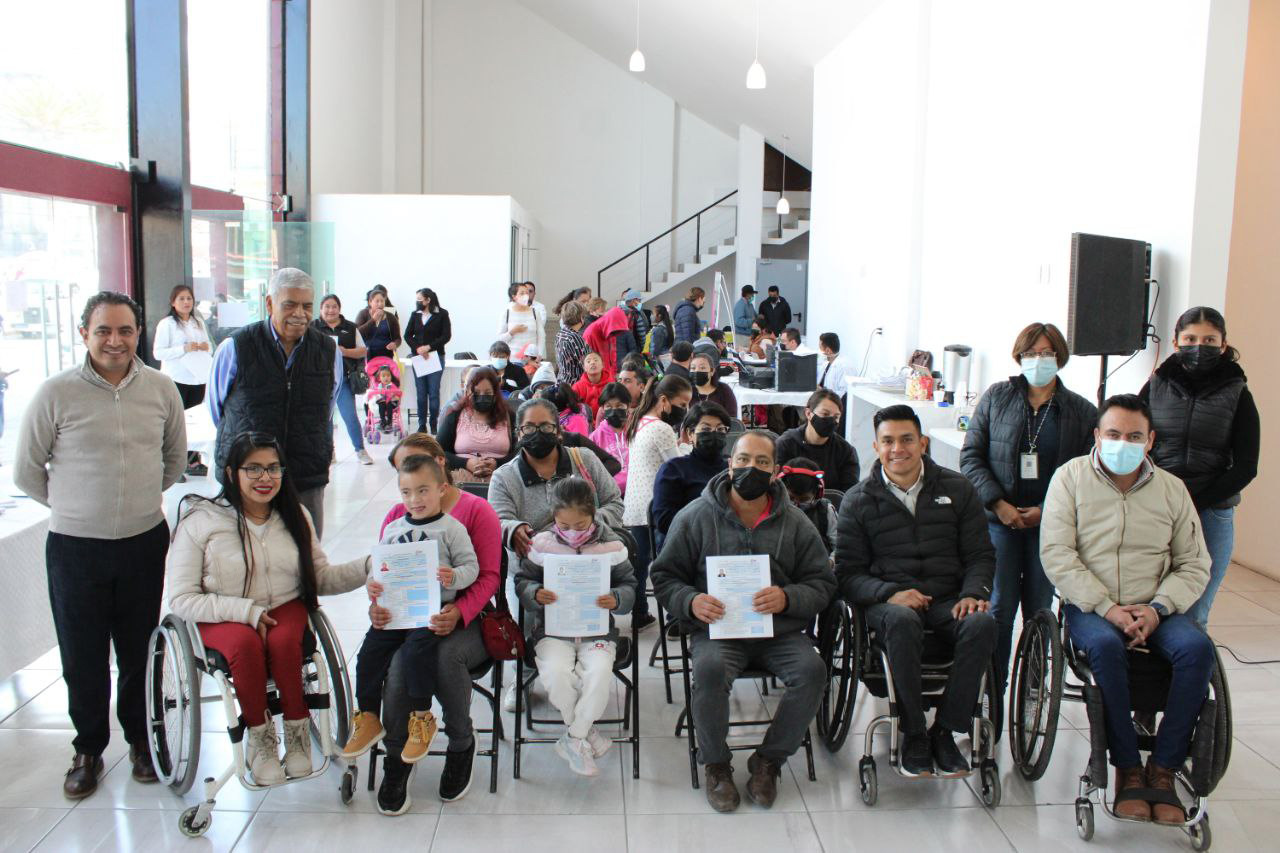 Entregan de constancias para garantizar derechos y acceso a beneficios sociales a personas con discapacidad