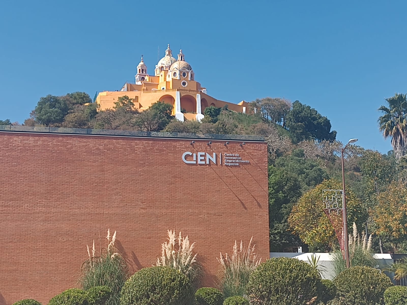 Frena rumores Sergio Salomón, sobre posible despojo de tierras en zona arqueológica de Cholula