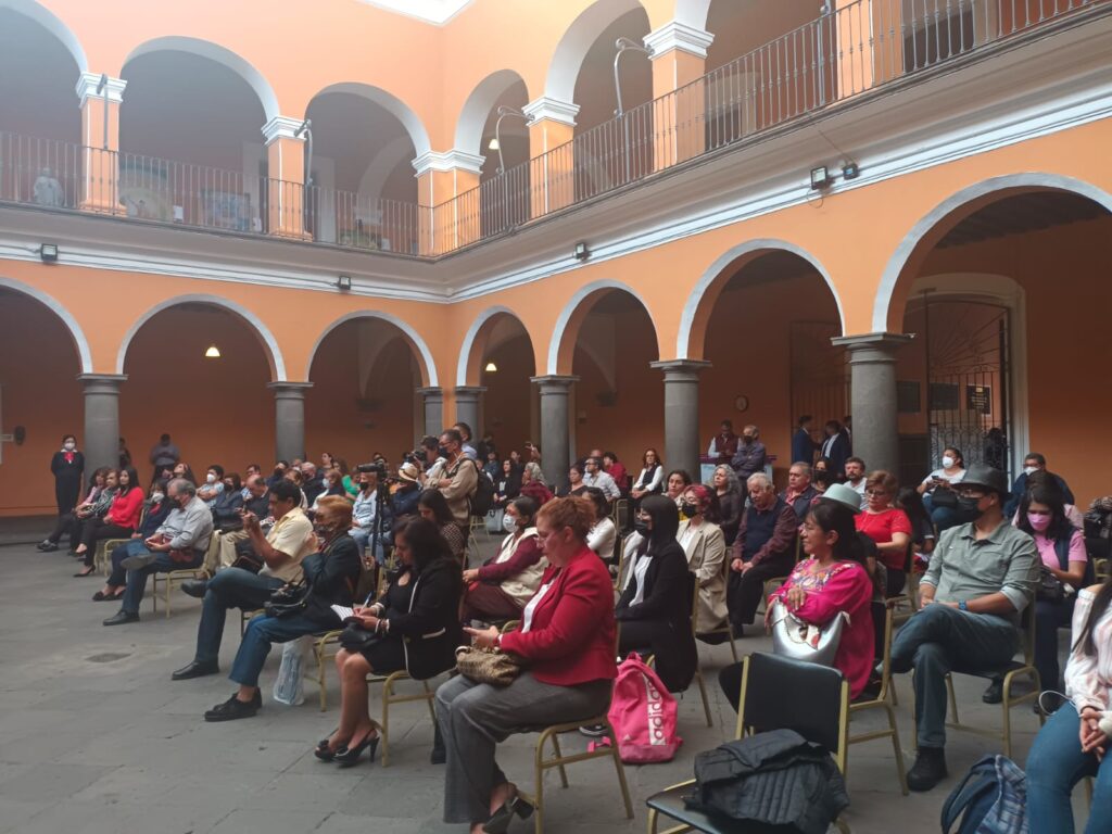 . Hasta los panteones estaban cerrados” refirió ante un público que seguían con atención sus palabras, quizá recordando en el interior lo que padeció durante la pandemia. 