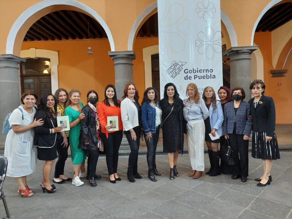Lucero Saldaña, destacó que en el libro “Cartas de la esperanza. COVID-19”, las 21 autoras en 33 cartas describen sus sentimientos vividos en la pandemia, se recupera el género epistolar y se rompe la confidencialidad por voluntad de las autoras