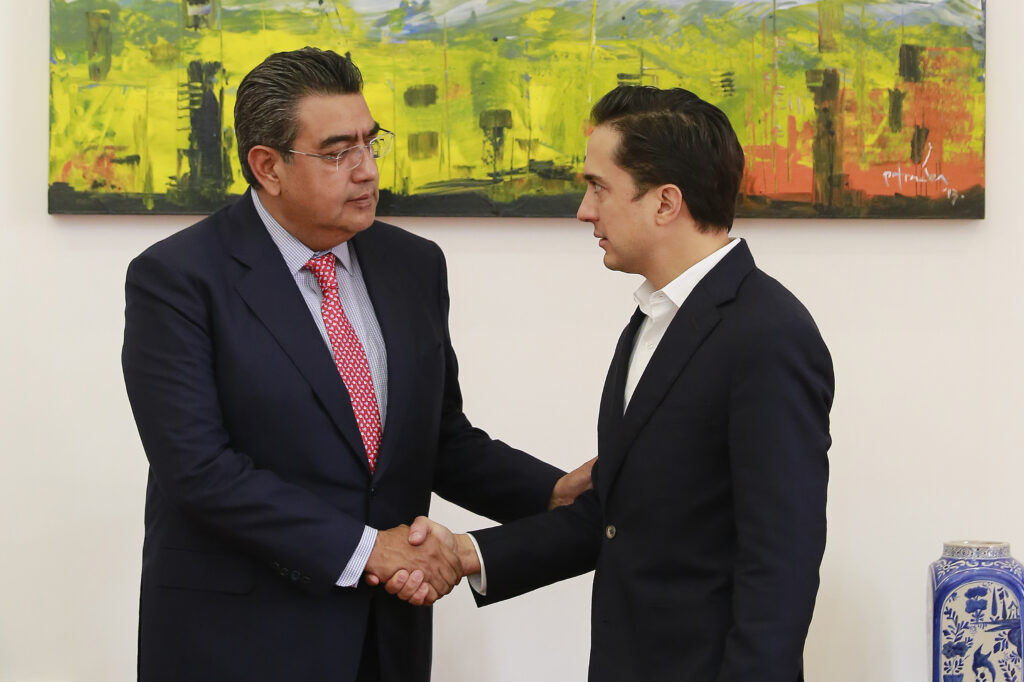 Sergio Salomón también sostuvo un encuentro con el director general del Banco Nacional de Obras y Servicios Públicos (BANOBRAS), Jorge Mendoza Sánchez, con la finalidad de que puedan consolidarse más proyectos en beneficio de las y los poblanos