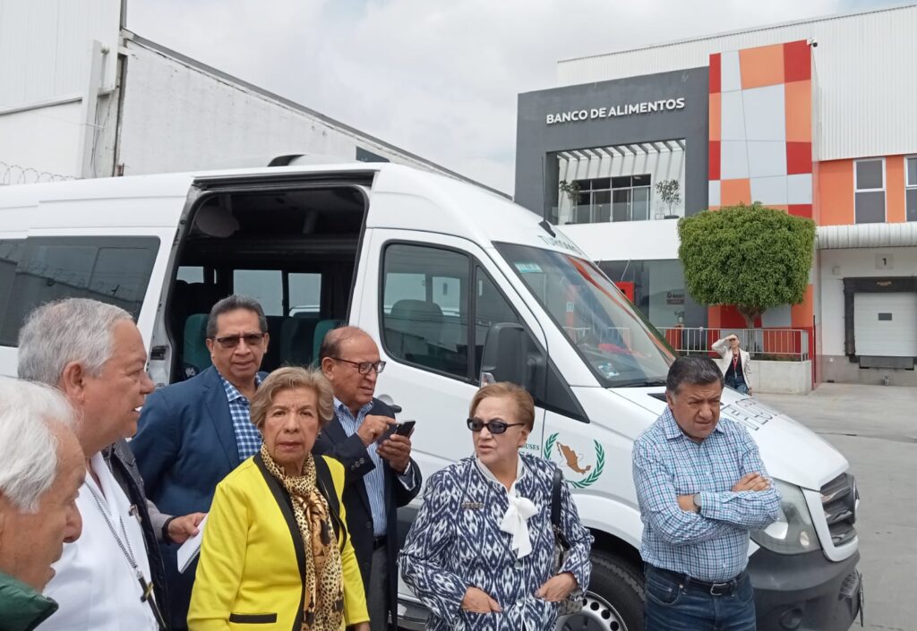 Recorrido con periodistas en el Banco de Alimentos acompañados por el arzobispo de Puebla Víctor Sánchez Espinosa
