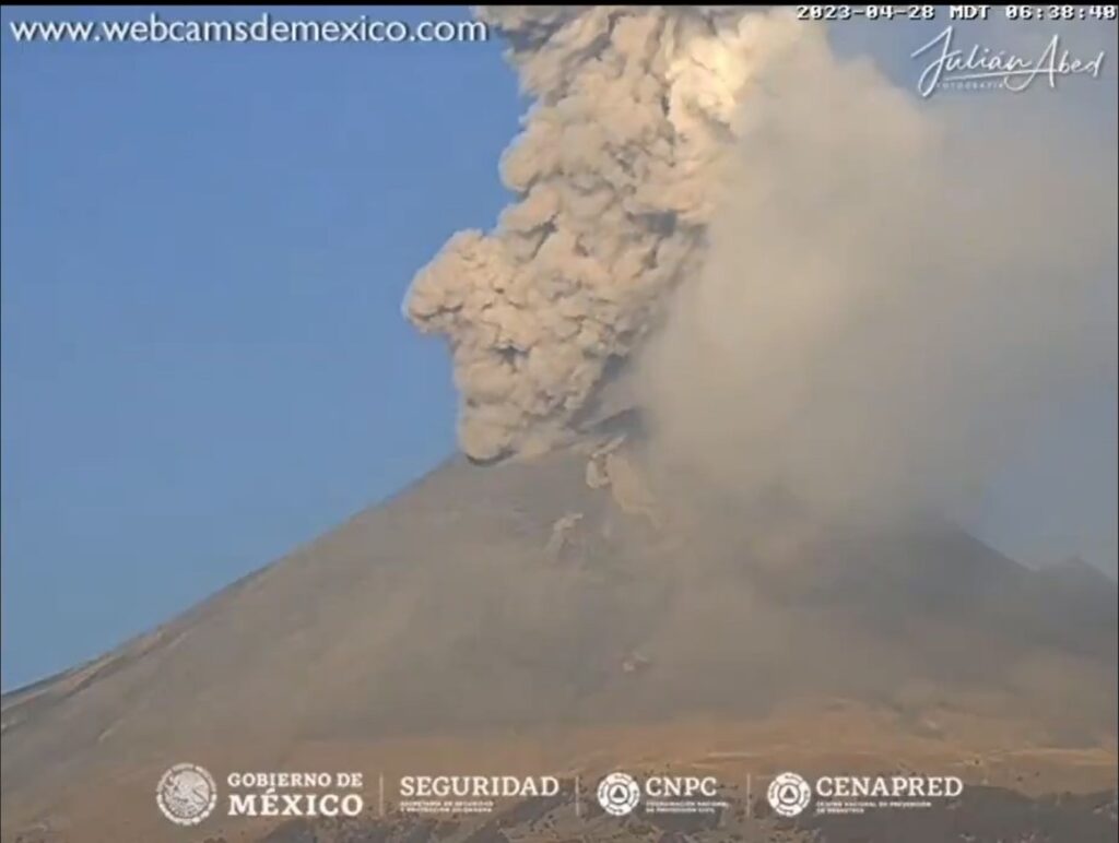volcan-28-04-2023.-imagen-tomada-de-webcams-Mexico