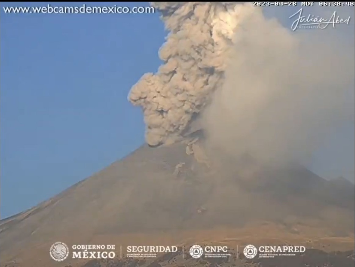 Ante la caída de ceniza del volcán sigue estas sencillas recomendaciones para cuidar tu salud