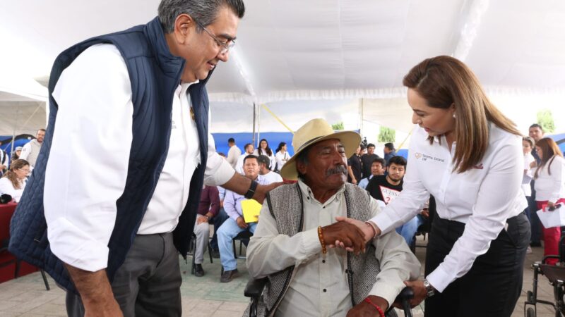 Sergio Salomón atiende necesidades de poblanas y poblanos en Martes Ciudadano
