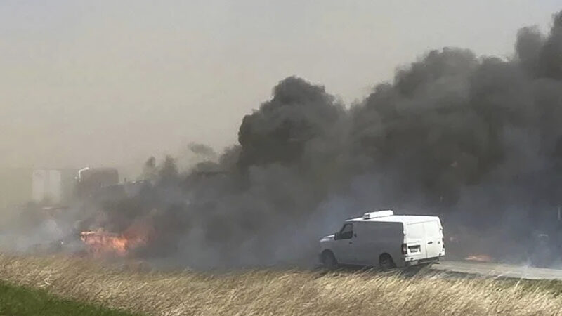 Tormenta de polvo cegador sobre Illinois deja al menos seis muertos y choques entre cerca de 80 vehículos