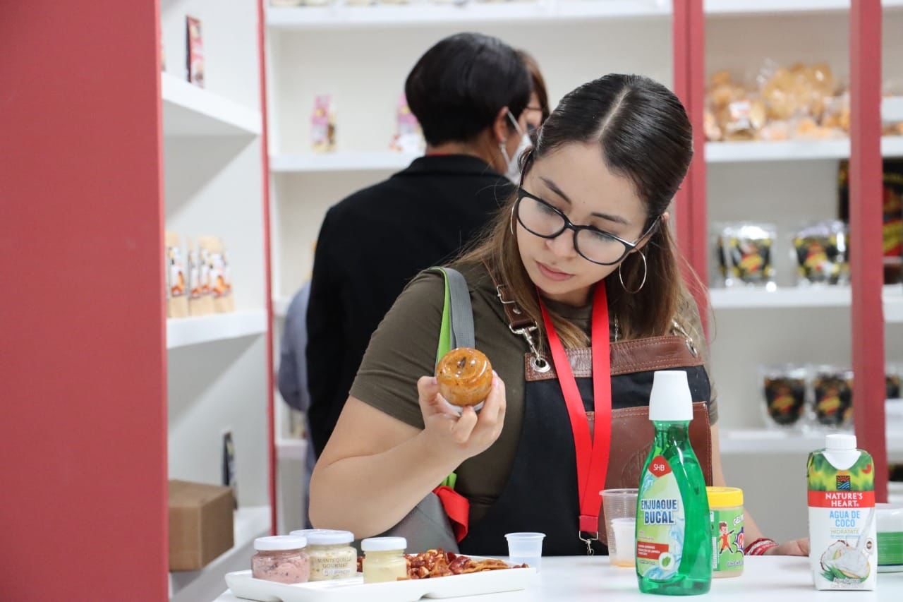 Crece personal ocupado en comercio y servicios informa Olivia Salomón de Economía en Puebla