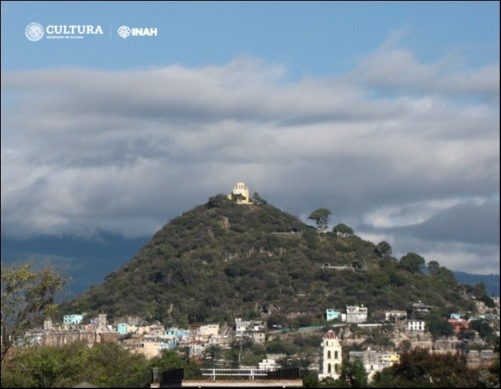 INAH confirma existencia de un templo prehispánico en la cima del cerro de San Miguel en Atlixco