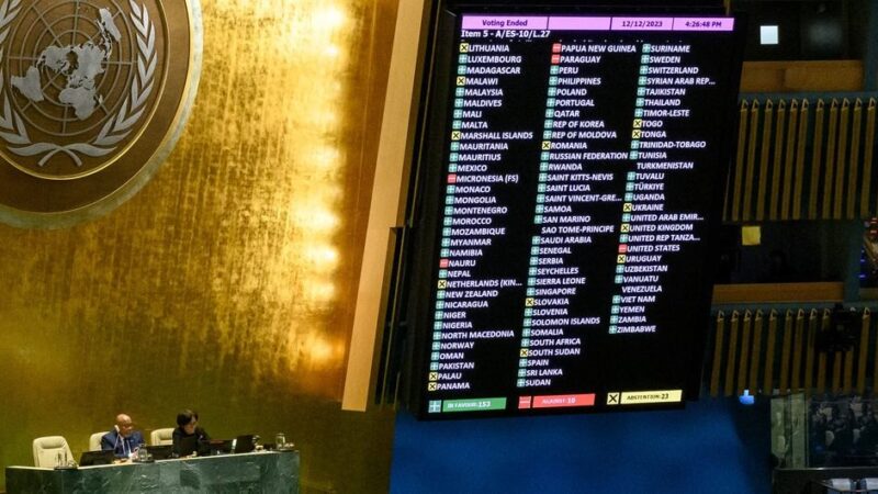 La Asamblea General de la ONU aprueba una resolución pidiendo un alto el fuego humanitario inmediato en Gaza