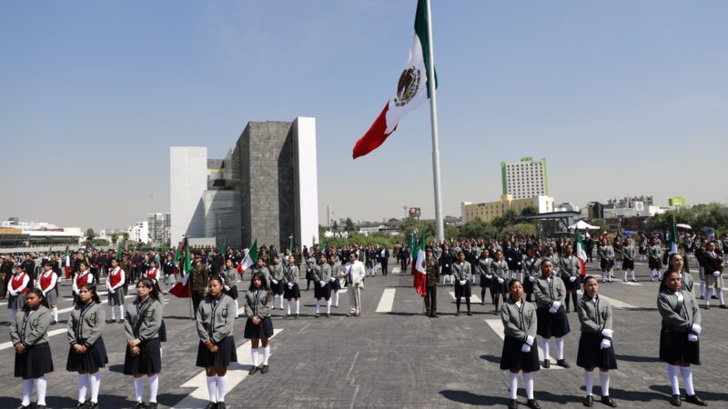 Conmemoran Día de la Bandera, 48 escoltas escolares de Puebla  rindieron protesta