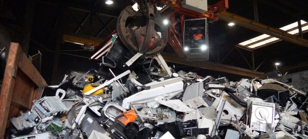 ITU_ Los residuos electrónicos contienen sustancias que suponen un riesgo para el medio ambiente y la salud.