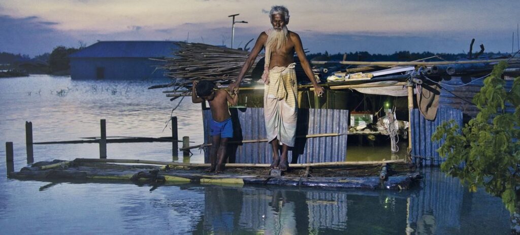 © PMA_Sayed Asif Mahmud La subida del nivel del mar está provocando la inundación periódica de viviendas en Bangladesh.
