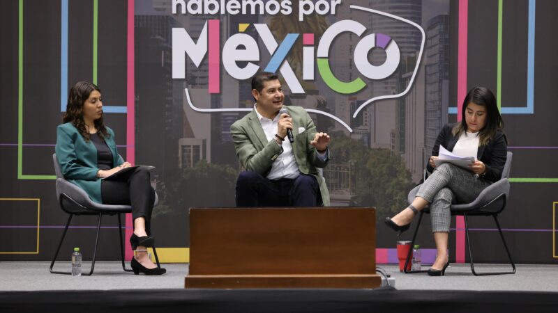 Armenta fue a la UPAEP al conversatorio «Hablemos por México»