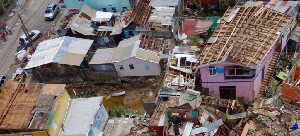 Ben Parker_IRIN Destrucción causada por el huracán María en Dominica.