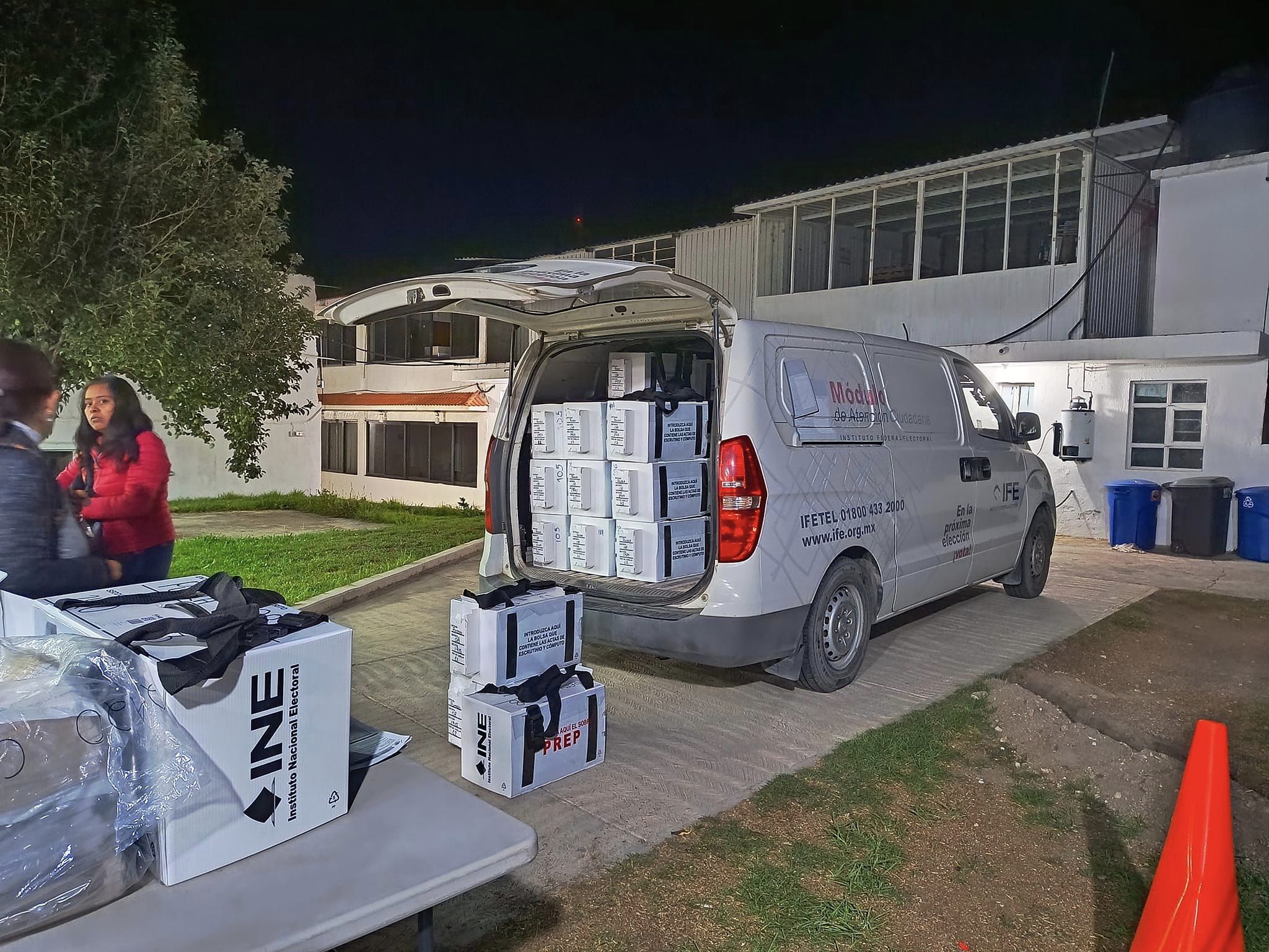 Roban vehículo con más de 2 mil boletas electorales en Puebla Capital