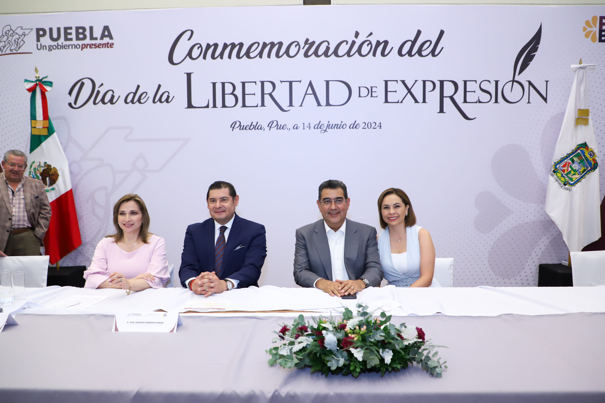 Reconocen Sergio Salomón y Alejandro Armenta  papel de periodistas en Puebla