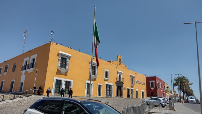 Gobierno de Puebla abierto a diálogo con alumnas de Teteles sin intervención de terceros