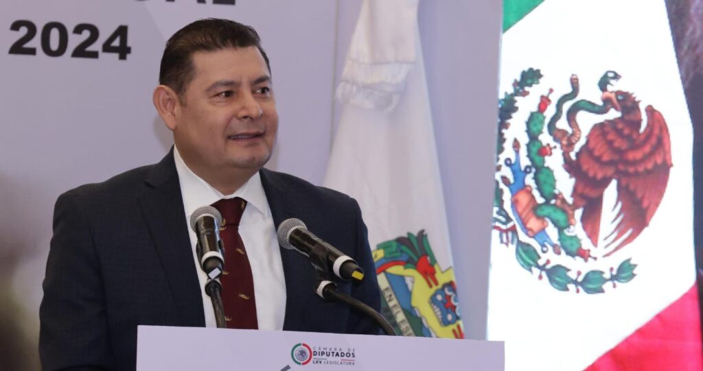 Alejandro Armenta sostuvo reunión con las y diputados, propone una reingeniería a la administración pública