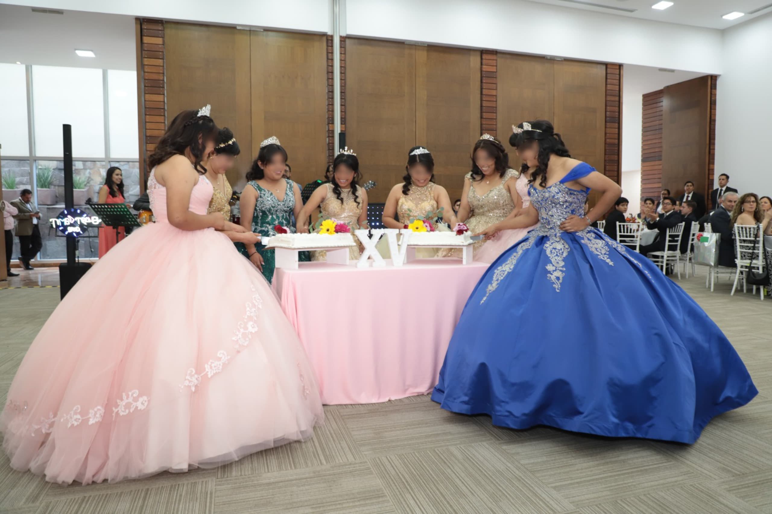 Le festejan a ocho quinceañeras de Casa del Adolescente del SEDIF Puebla