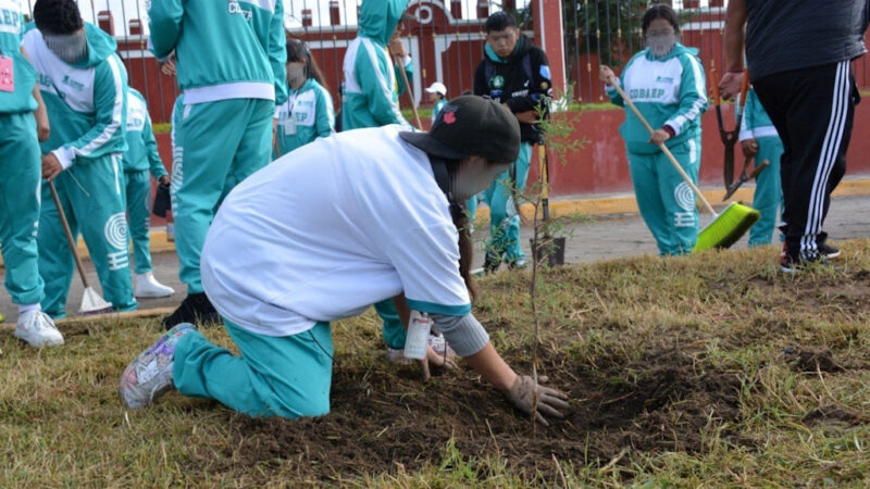 Contribuye las y los estudiantes del COBAEP en recuperación de espacios públicos