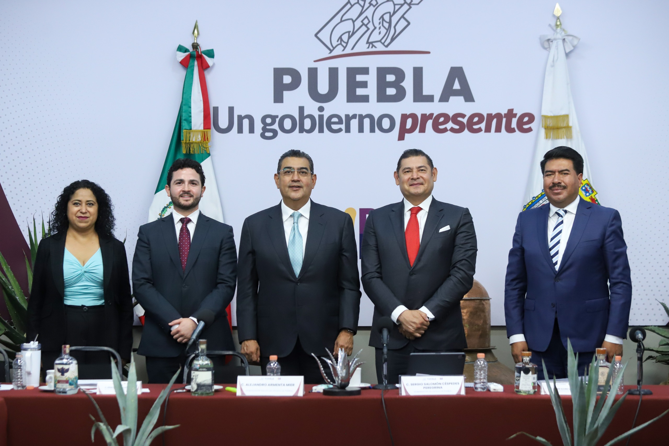 Puebla se consolidará como líder de la electromovilidad, destacan Céspedes y Armenta