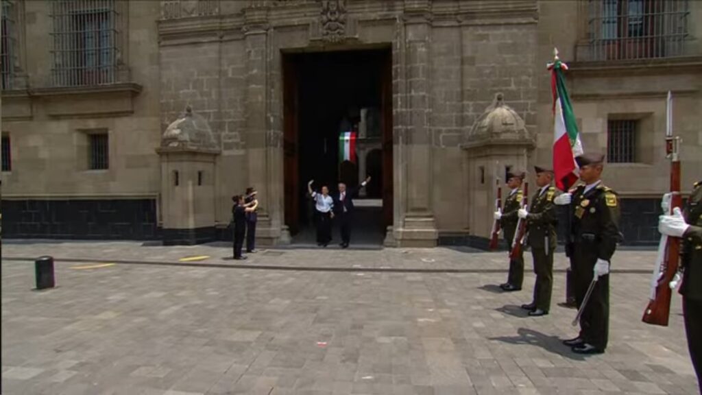 Rinde AMLO su 6° y último Informe de Gobierno, se despide del pueblo de México con un Zócalo lleno
