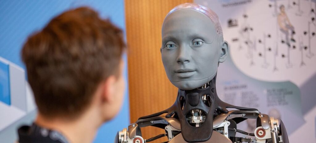 Foto ONU_Elma Okic El robot Ameca asistió a la Cumbre Mundial «AI for Good», celebrada en Ginebra (Suiza) en julio de 2023.