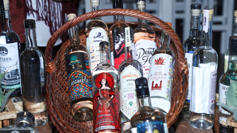 Puebla reconoce la excelencia del mezcal poblano con “Premio al Origen 2026”