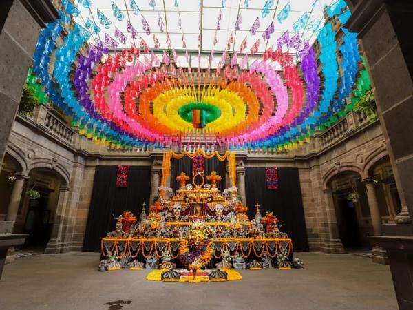Dan inicio a festividades del Día de Muertos en Puebla Capital con el Camino del Mitlán