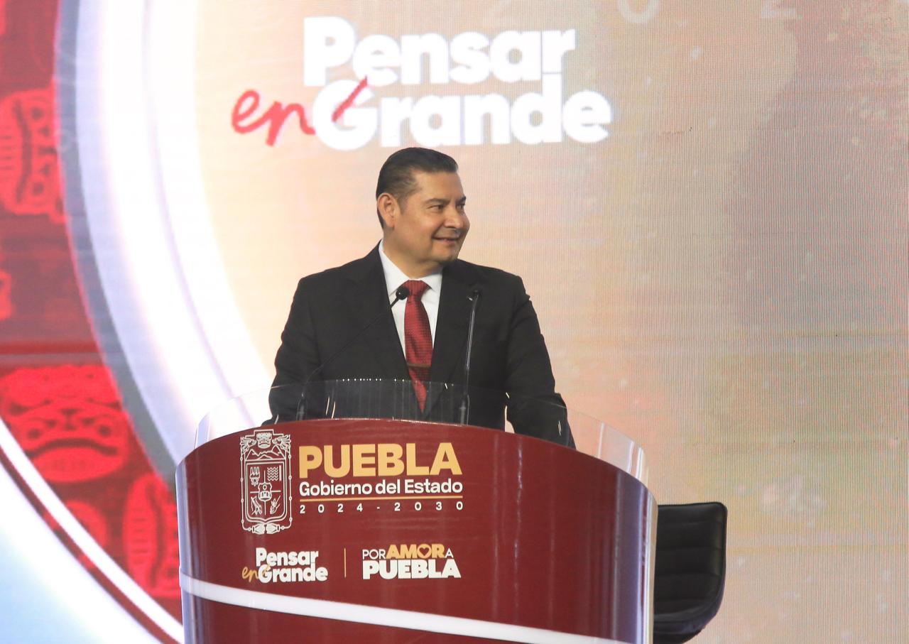 “Les doy mi palabra de que seré un gobernador justo e incansable a favor de las y los poblanos”