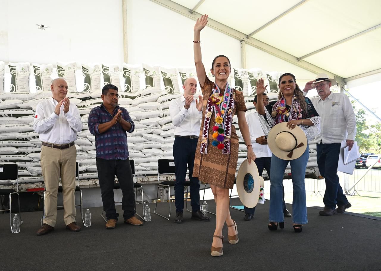 Programa de fertilizantes gratuitos ya es un derecho constitucional de las y los campesinos: Presidenta Claudia Sheinbaum