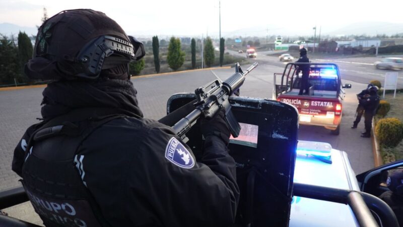 Detienen FGR y SSP a 6 huachicoleros y 3 pipas de gas en Coronango