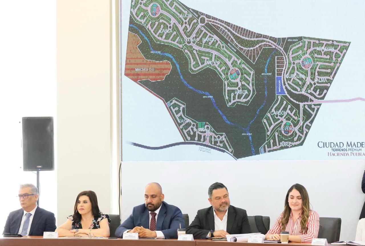 Empresarios solidarios de Ciudad Maderas donan 6.5 hectáreas para vivienda social