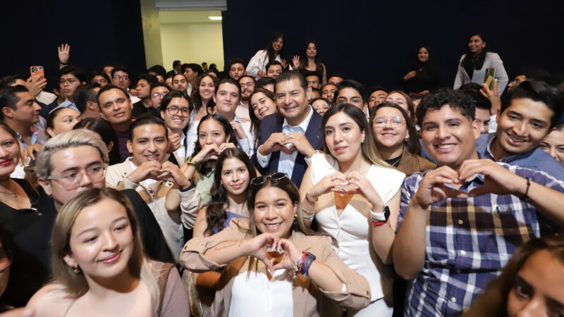 Jóvenes, el motor para la transformación de Puebla: Alejandro Armenta