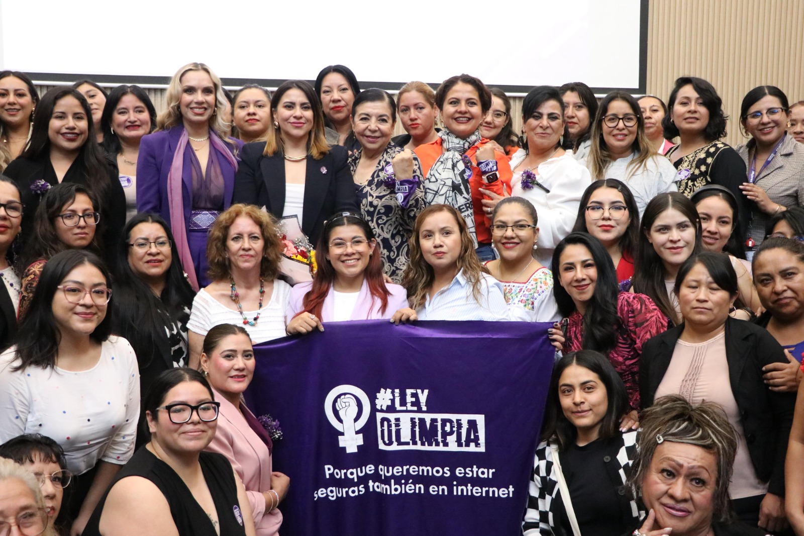 Participa Secretaría de las Mujeres en Foro por los Derechos Digitales