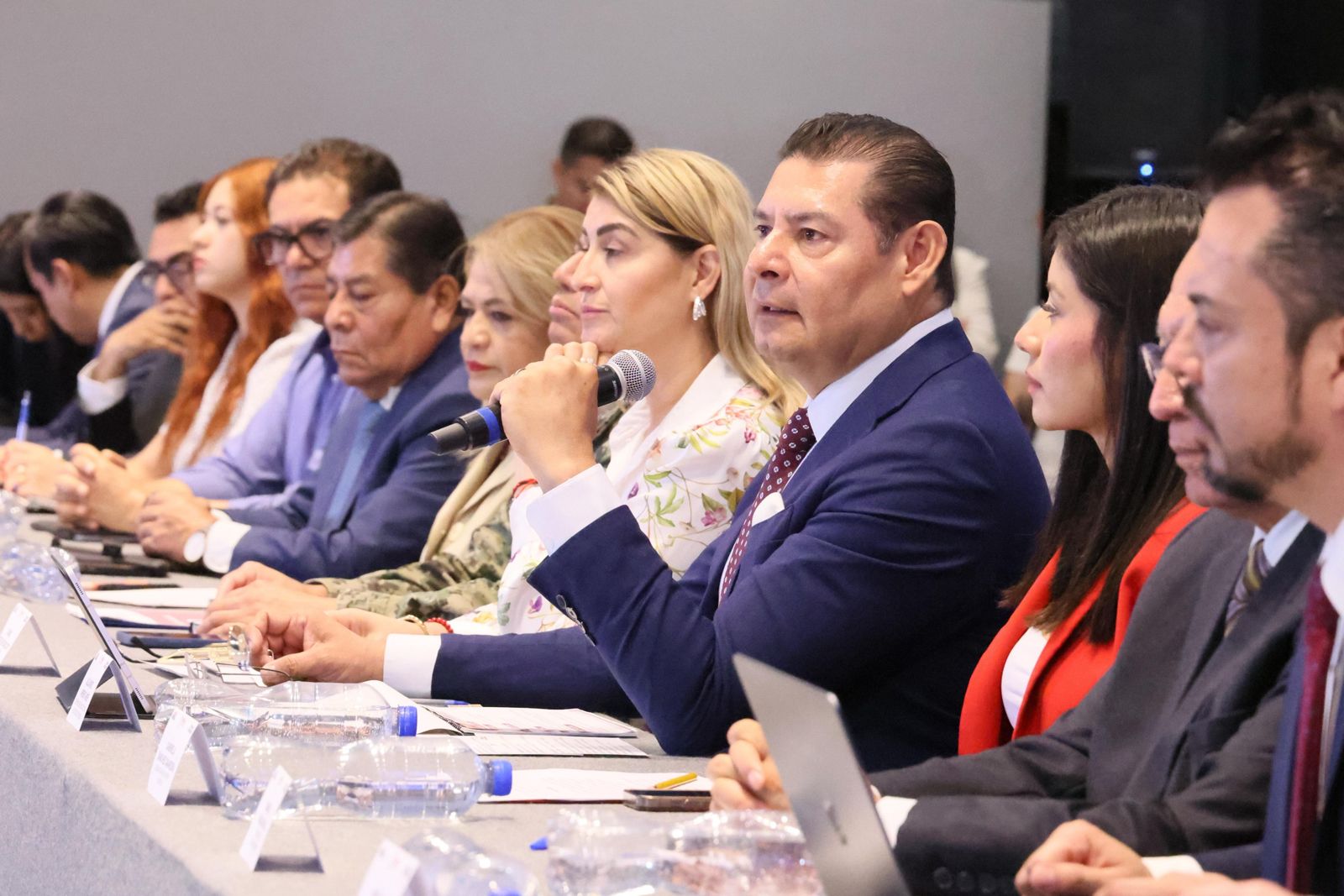 Gobernador Armenta anuncia que cuenta con 60.5 hectáreas para viviendas de Policías