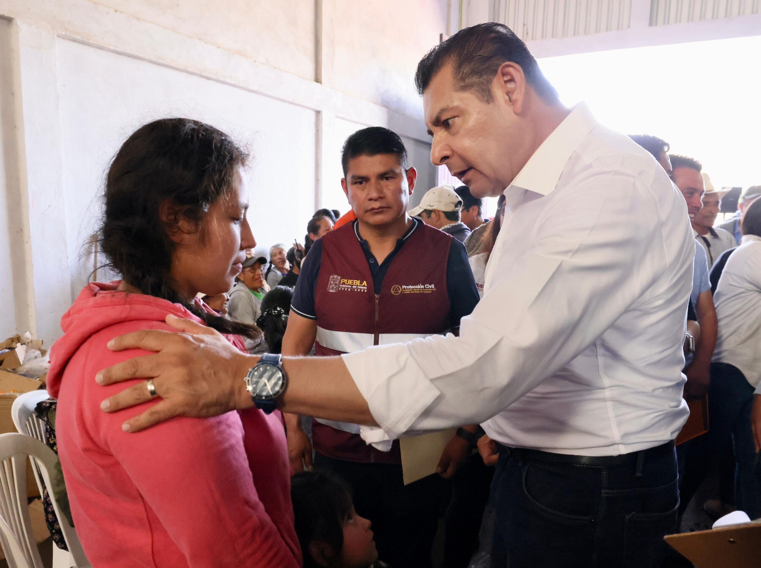 Promete Armenta recuperar viviendas de 136 damnificados en Chignahuapan, tras fuertes lluvias