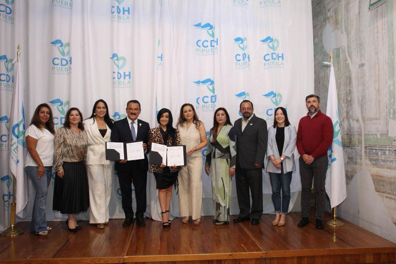 CDH Puebla y Cáritas firman convenio de colaboración