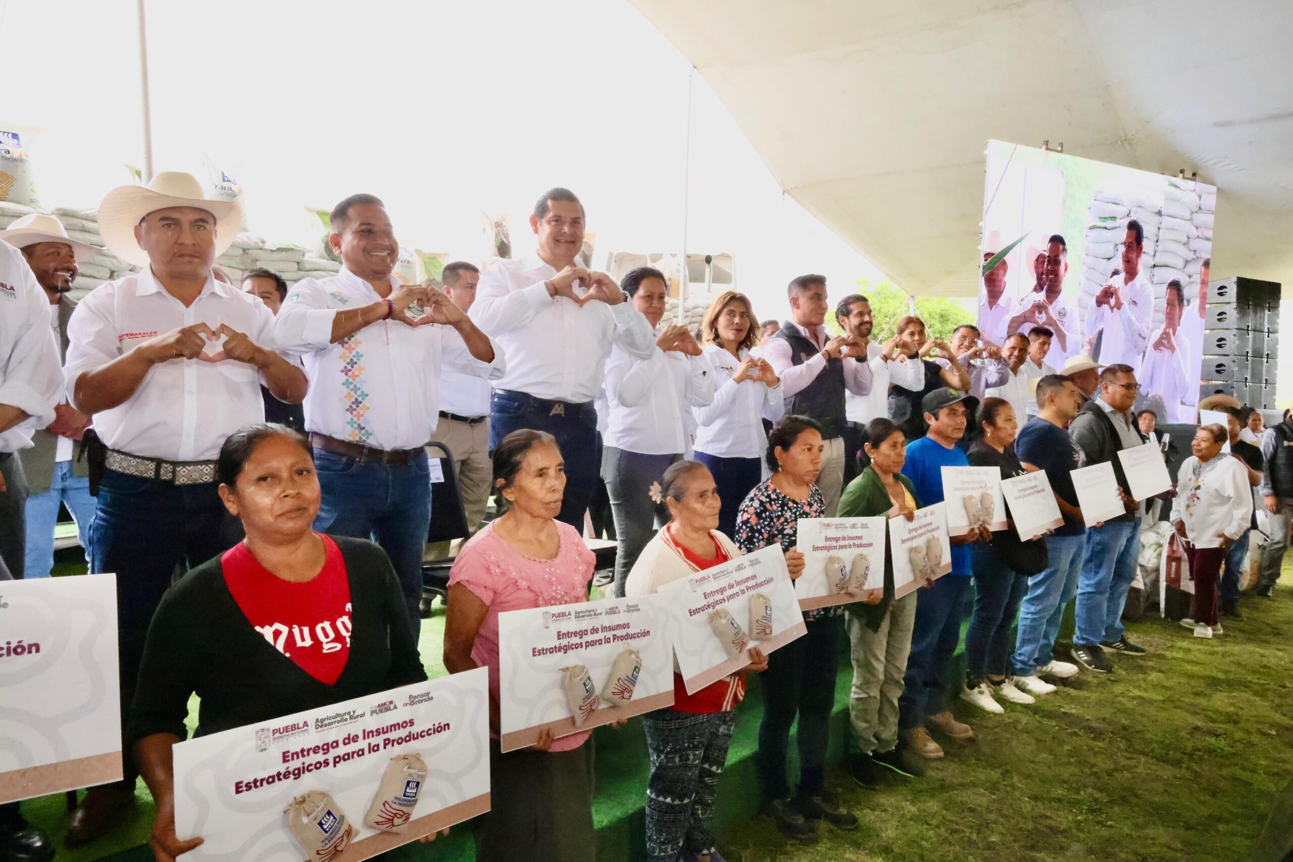 Entrega Puebla 20 mdp para fortalecer el campo y obra comunitaria en Teopejuma