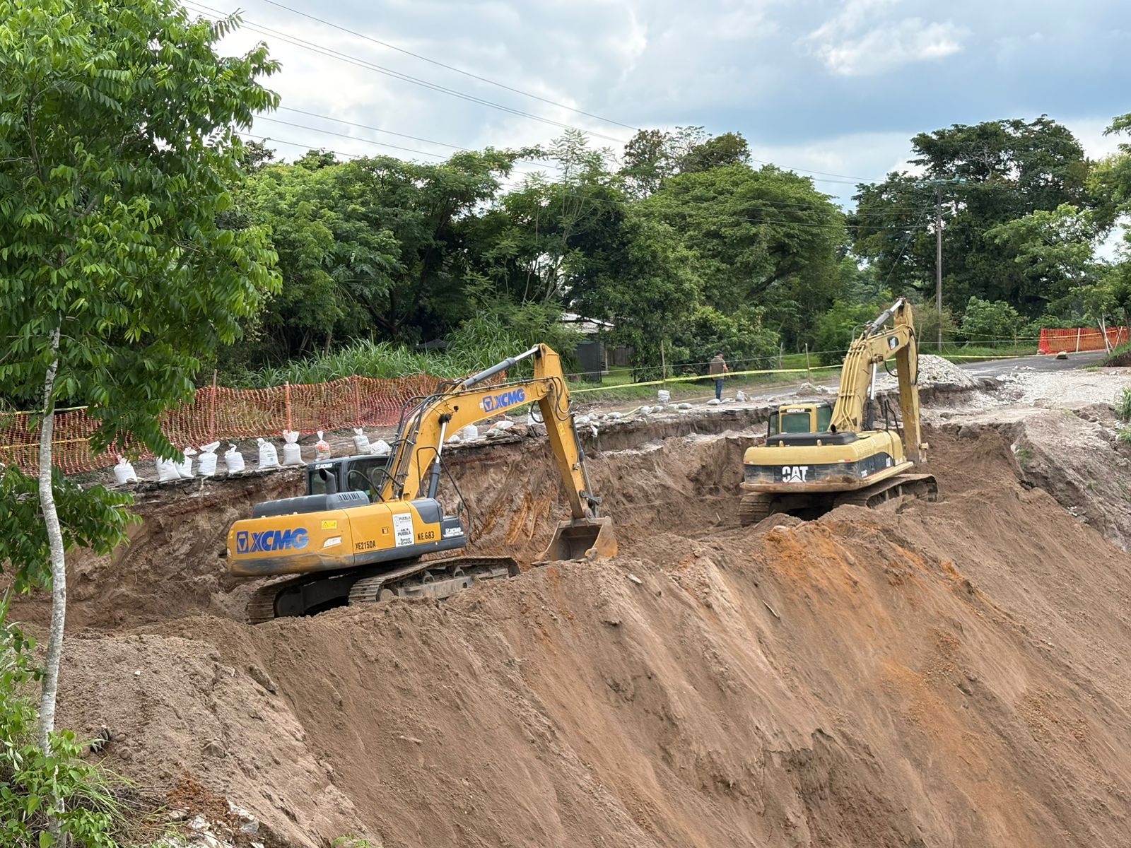 Intervienen caminos y carreteras por daños en 10 municipios de Puebla ocasionados por Huracán Erick