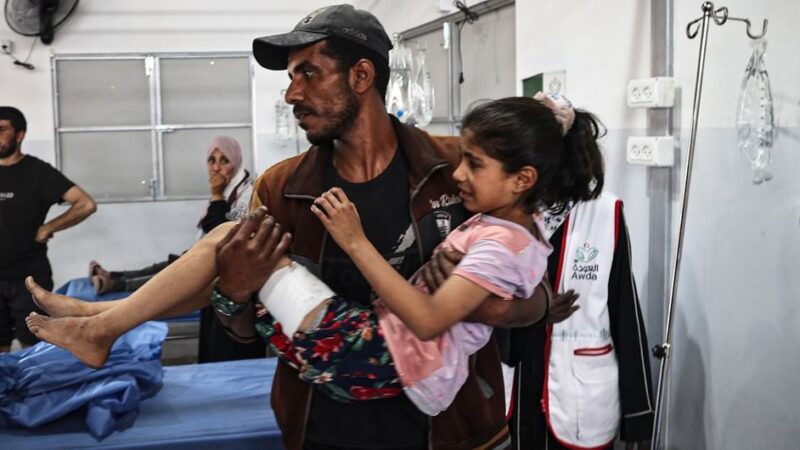 Desnutridos por la falta de comida, ahora los niños de Gaza afrontan morir por la falta de agua