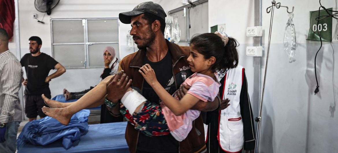 Desnutridos por la falta de comida, ahora los niños de Gaza afrontan morir por la falta de agua