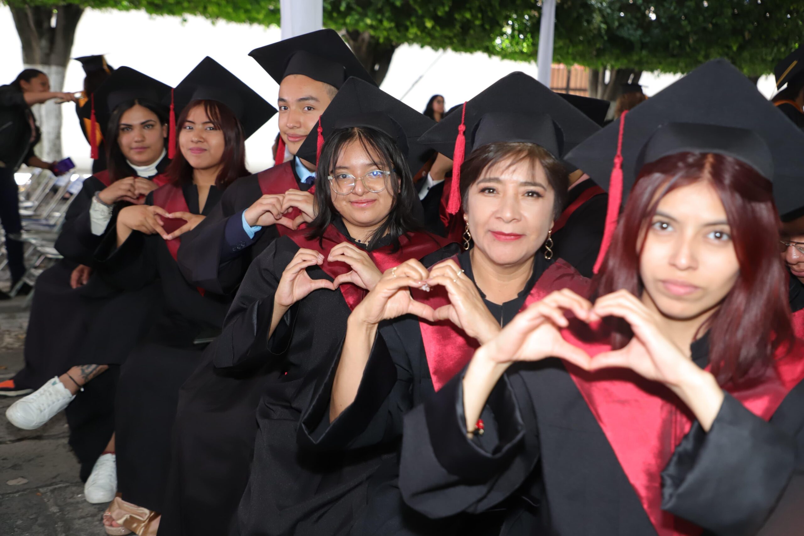 La presidenta del Patronato, Ceci Arellano estuvo en la graduación de los Centros de Capacitación y Desarrollo