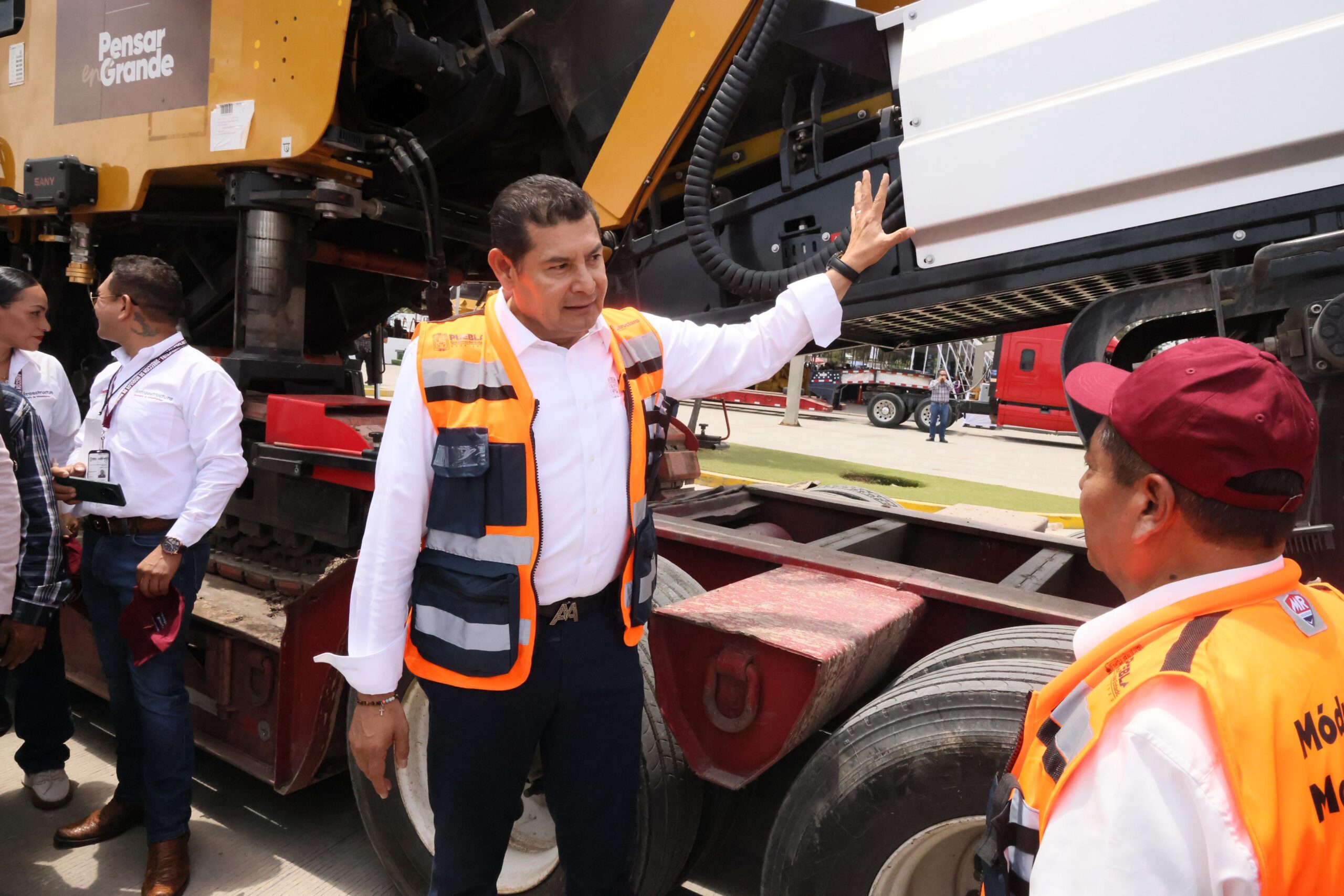 Llama Armenta a las y los presidentes municipales a invertir en obra, que mejore servicios públicos y beneficie a las familias poblanas